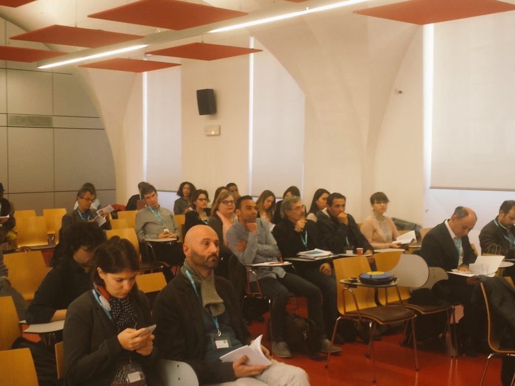 2016rial's tweet photo. #RIAL2016 écoute attentive du public. . https://t.co/t6fobZIyg8