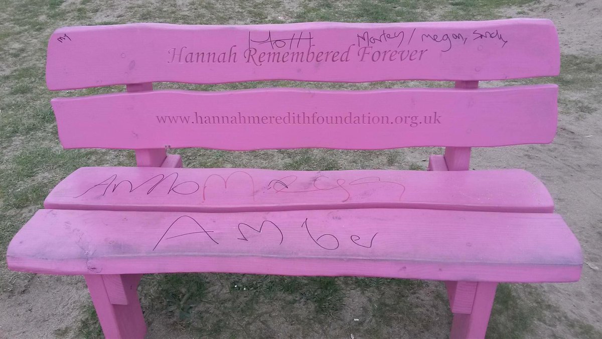 Cazz97's tweet photo. @LlanelliStar Help please. I have posted full details on your Facebook page. #teachkidsrespect https://t.co/olyZ37WKsA