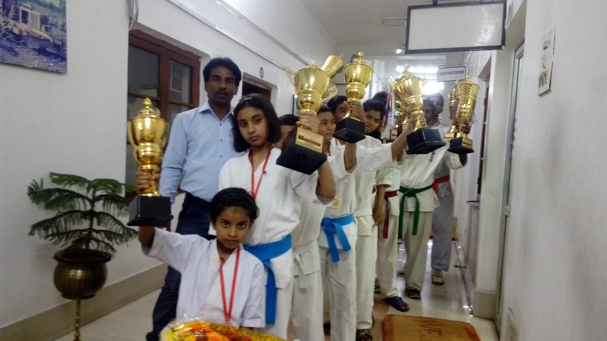 ADRARAIL's tweet photo. Railway wards of Adra Division wins All Bengal Karate Championship. @serailwaykol @GMSERAILWAY @RailMinIndia https://t.co/ufsB5Bxtxf