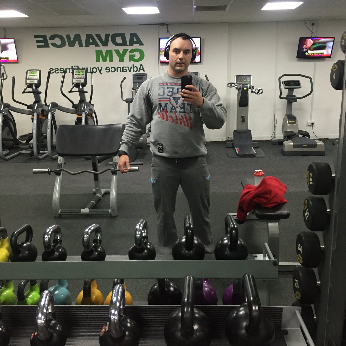 KarolOlender's tweet image. Morning Cardio Finished, 750 kcal Burned and #abs done. All at @advancegym Reading. Time to prep to work #VsReading