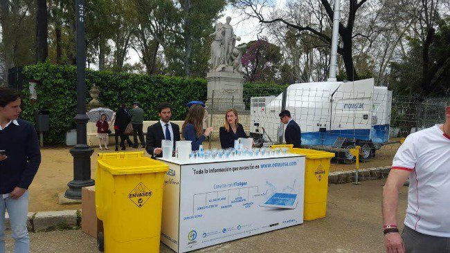 SA_Cofradias's tweet photo. Emasesa instala 16 puntos de abastecimiento de agua en #SSanta16 https://t.co/7moRnLBkgP https://t.co/c5s7W4wBg0
