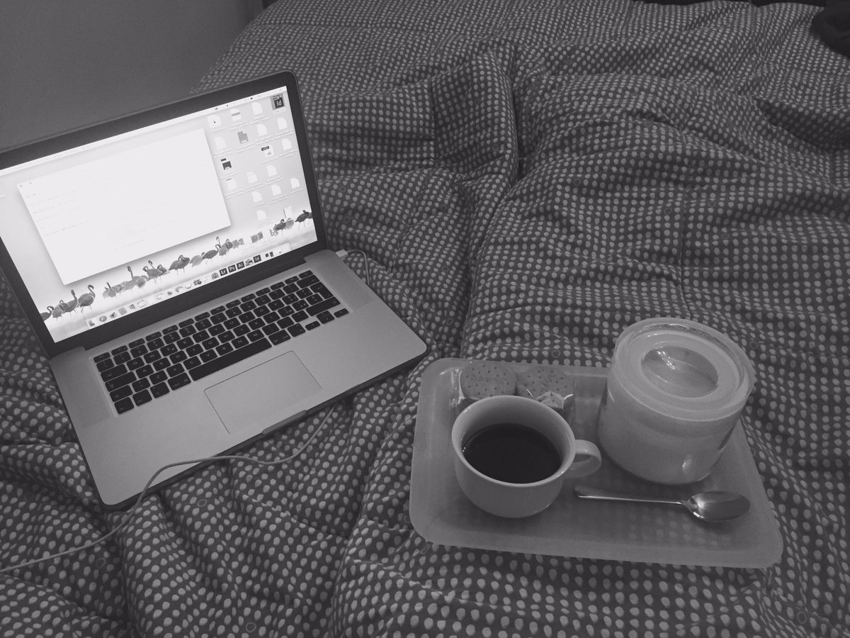 Cami sono nel tuo letto, tu sei a lezione e tuo papà mi ha portato la colazione🖕🏻😂