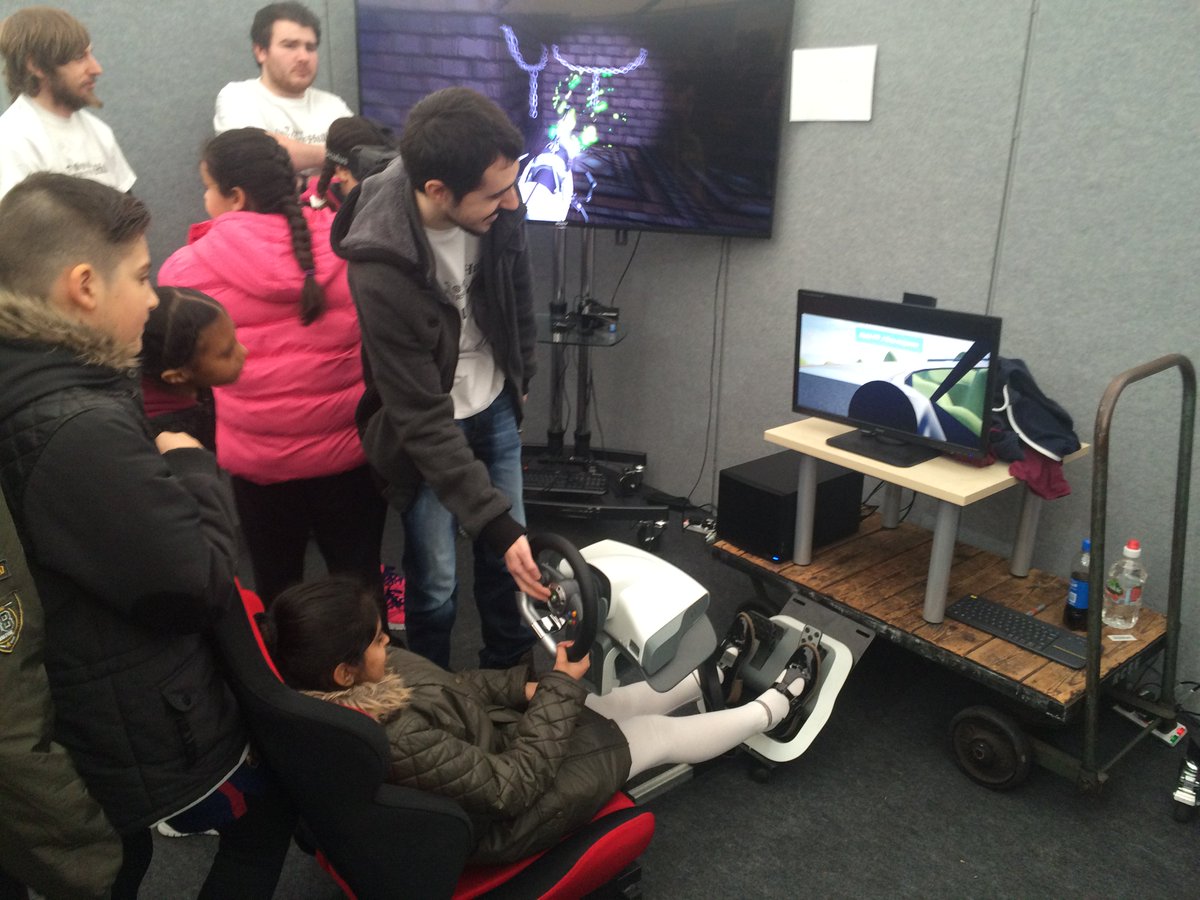 HIVE_Hull's tweet photo. We had a great time at #HullSciFest giving loads of kids their first experience in Virtual reality. https://t.co/3JF6d1WjVL