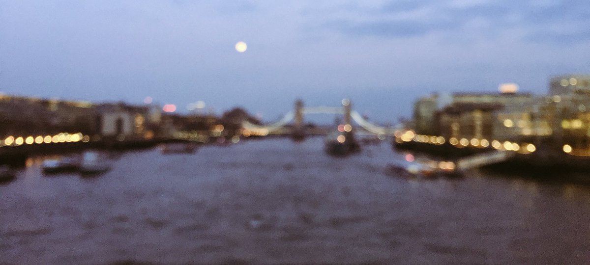 damsFkey's tweet photo. When London treats you well... #LondonBridge https://t.co/egXxgTQso2