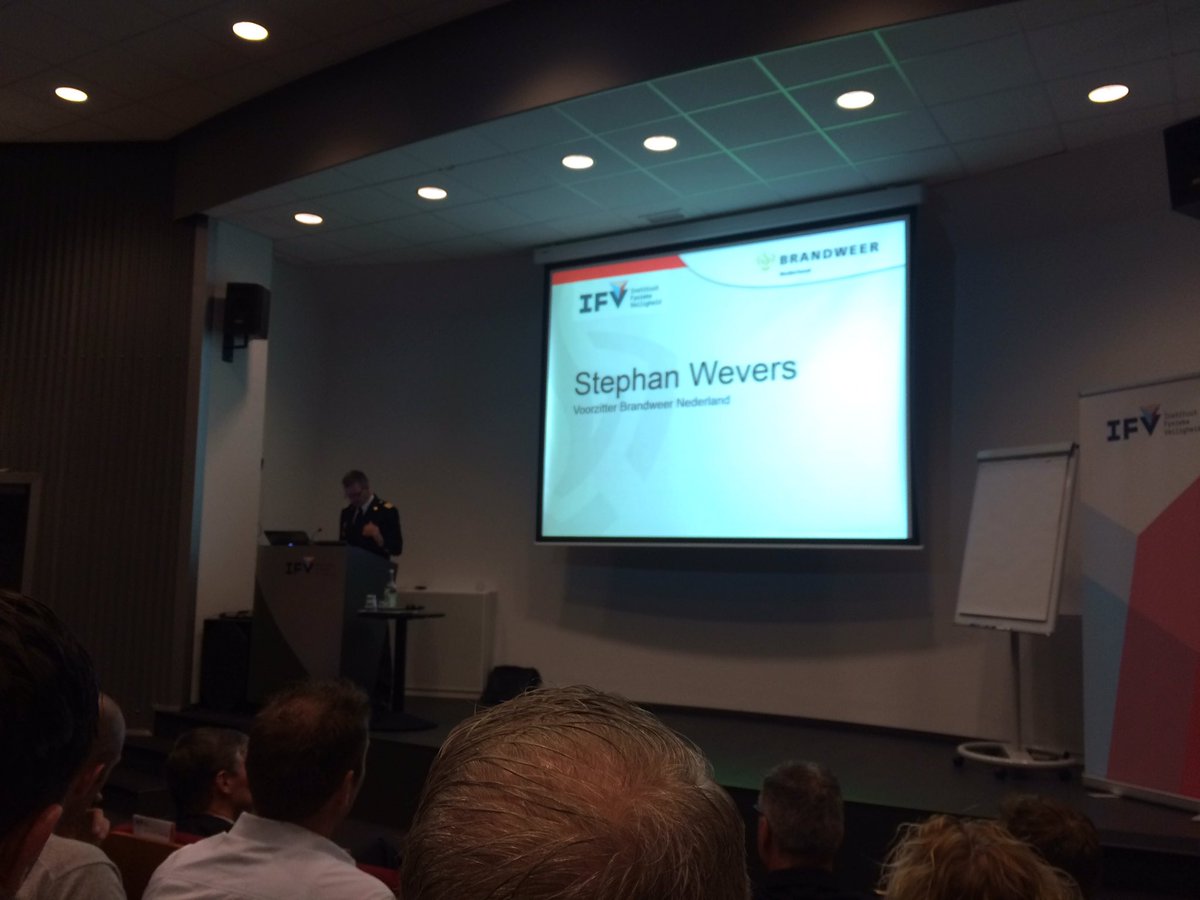 wvloenen_van's tweet photo. Goeie quote @StephanWevers "met de #veiligheid van je mensen mag je niet #sollen" #abh2016 @IFVtweet https://t.co/0laXu9eMOV