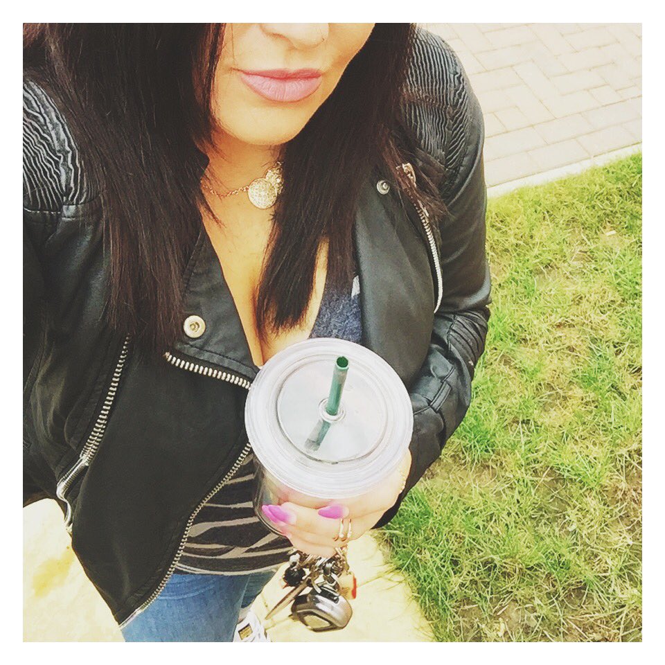 thetoad1978's tweet photo. Rocking the #pinklips and #pinkclaws today just coz #itsthatkindaday #weightlossjourney https://t.co/nYkkLQxHfG