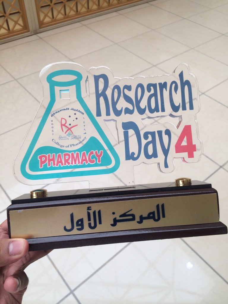 D7m_193's tweet photo. بحمدلله حصل بحثي واخي سفيان العمير وعبدالملك بالغنيم ع المركز الاول في يوم البحث الرابع لكليات الصيدلة في المملكه .. https://t.co/3puSadruAp