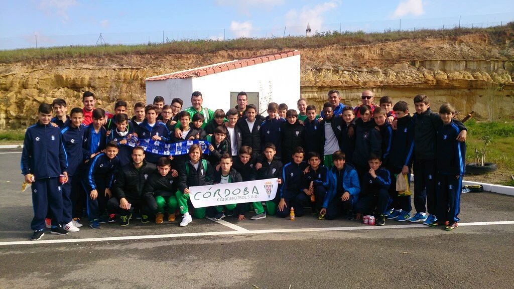 JOSEMANUECCF's tweet image. Los infantiles de nuestro club hermano @recreoficial  viajan a Lisboa  junto a los nuestros @cordobacfsad  grandes!!