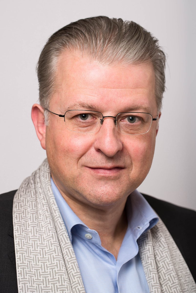Oekonomie's tweet photo. Was können #Unternehmen vom #Orchester lernen? Christian #Gansch referiert beim #BOEK16! https://t.co/U8cjXVEkoj https://t.co/85dNL5kjam