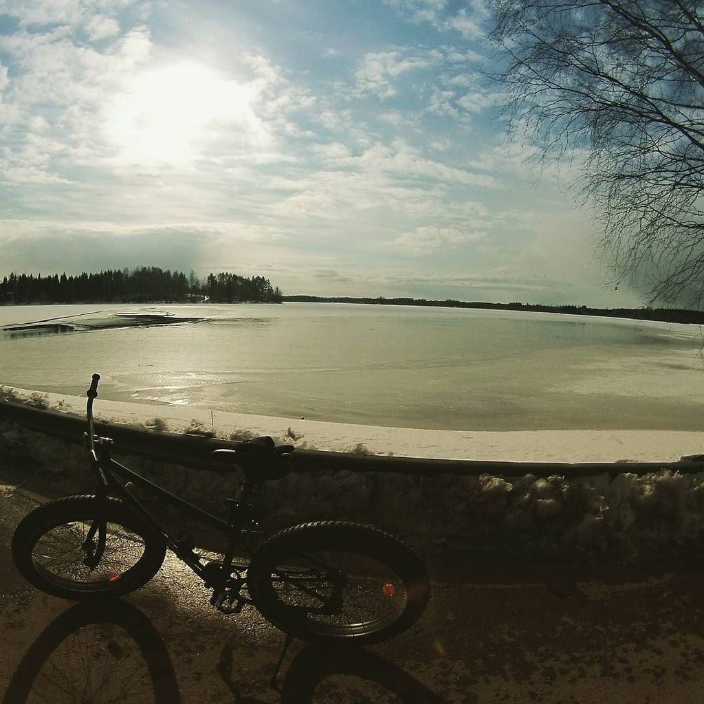 TuttoMTB's tweet photo. jukkarouvinen / #fatbike #icecycling #finlandwinter #finishspringbreak #finland #awesome #mountainbike https://t.co/Q5rznyMuw5