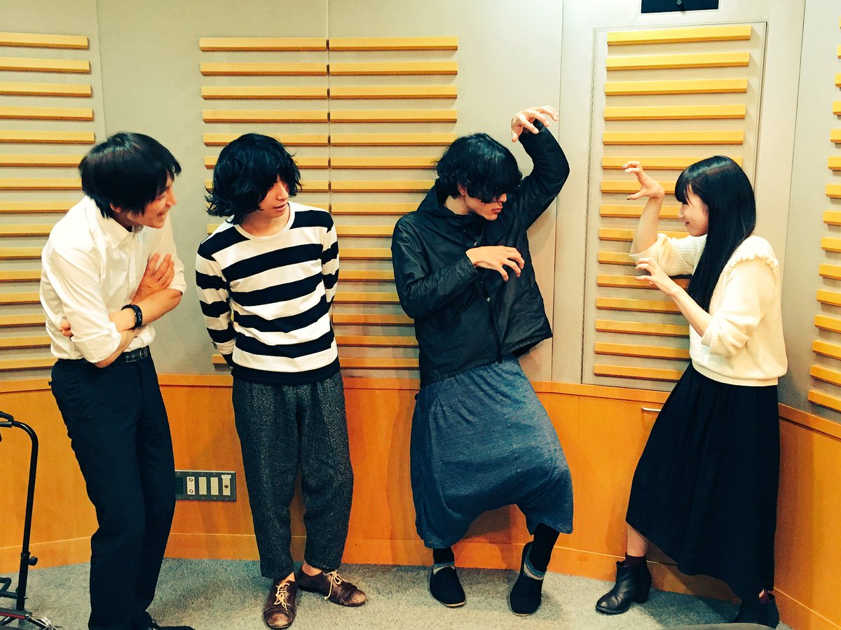 mc1242's tweet photo. クリープハイプ（@creephyp）から最近清水ミチコさんにモノマネされている尾崎世界観さんと学生時代に応援団長だった長谷川カオナシさんが登場！詳しい放送内容はHPで→ https://t.co/hfNETU2QE9
#mc1242 https://t.co/lOPTuDOdXy