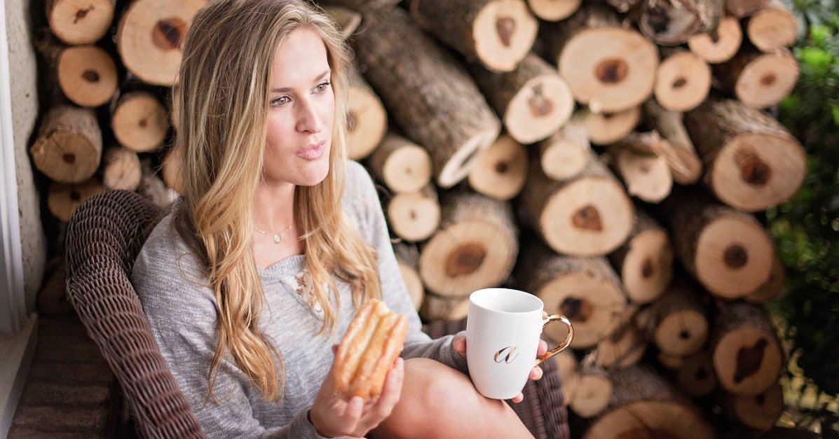 POPSUGARWell's tweet photo. 3 signs you need to break up with sugar: https://t.co/TIrVXzs0kA https://t.co/UjBP2Ivkpn