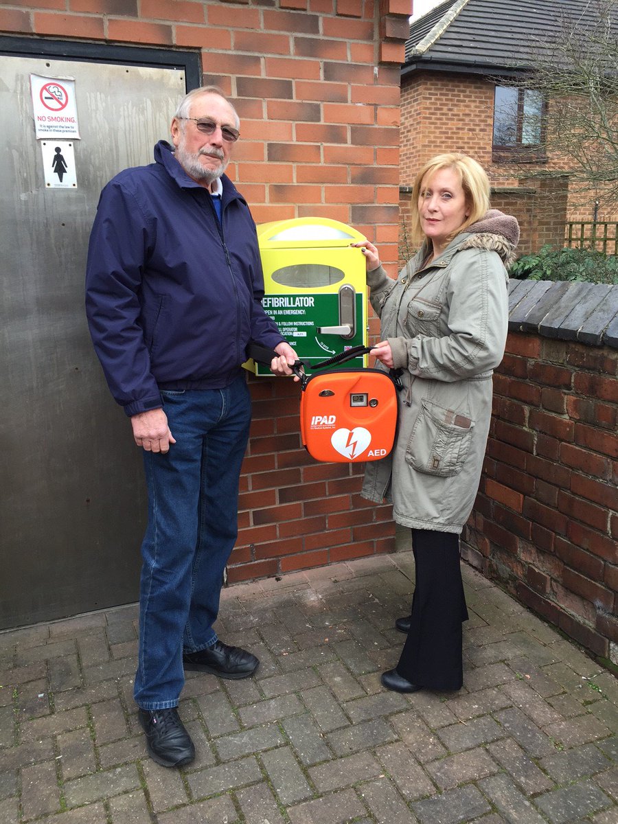ChurchWilneRC's tweet photo. DEFIB IN DRAYCOTT
BHF Church Wilne Rotary Club Draycott Village Fund come together &amp; give DEFIB to Draycott Village https://t.co/ruGSMvaB5x