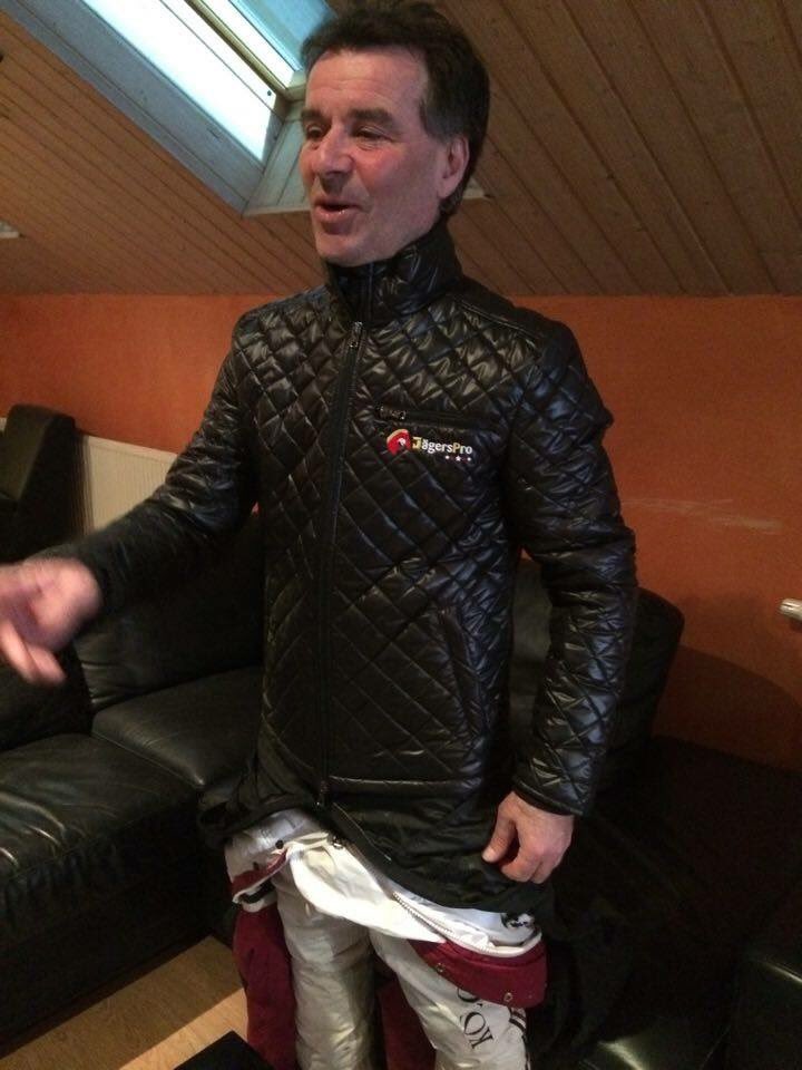 StephanieJWerde's tweet photo. Då har @lutfikolgjini1 fått sin JägersPro jacka från Equum #travkläder #travsport #elegant #teamkolgjini #equum https://t.co/zMsz08p2Cx