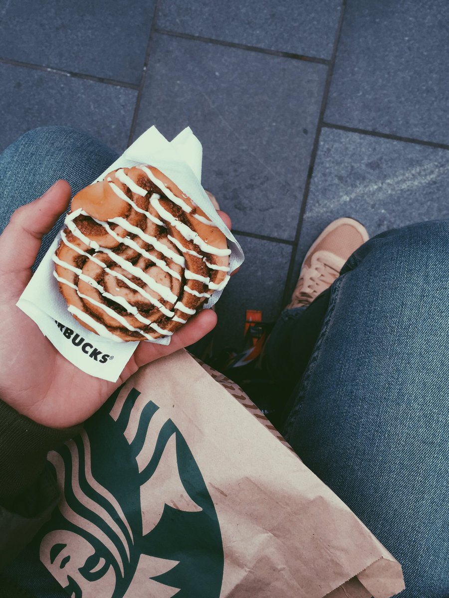 Joeys_Jungle's tweet photo. Damn Joey, back at it with the Starbucks Zimtschnecke! https://t.co/n6mxWkpA3D