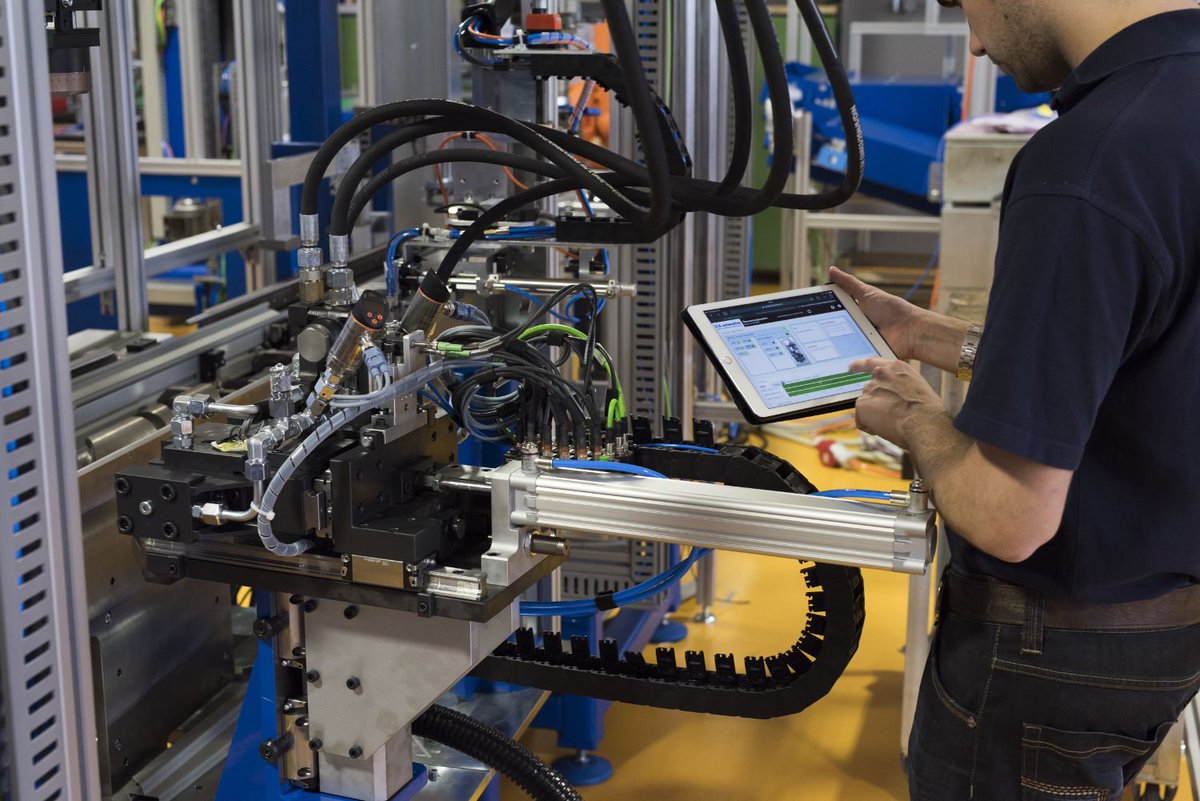 Übrigens liebe Teilnehmende #Industrie2025: Wir bieten neu die Weiterbildung #Industrie40 an buff.ly/1UMhYTk