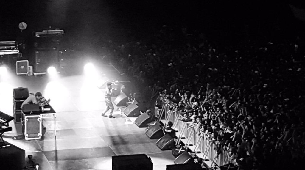 Sampa_The_Great's tweet photo. ☁️☁️☁️ 
Opening for King Kendrick 
What is life?

📷 by setwan https://t.co/RcraIckrEP