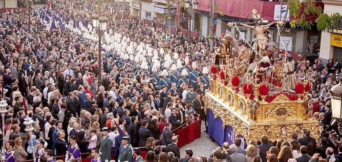 AlvaroVillar17's tweet photo. A tan sólo un día para que vuelvas a conquistar Sevilla... Que larga se hace la espera. #SSantaSevilla16 https://t.co/aRoMa5YpK6