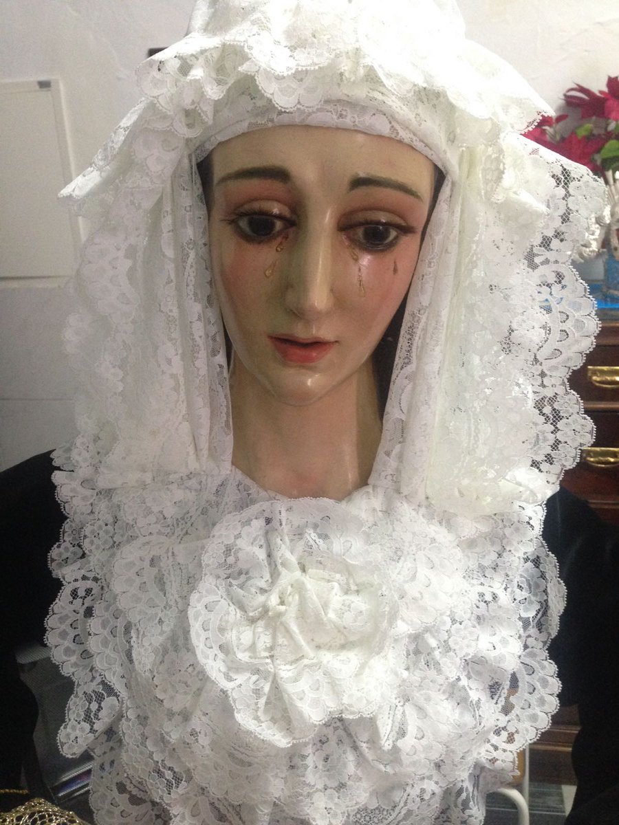 Ayer el almargeño <a href="/ccruces/">Fk_partisan politics</a> vistió a Ntra. Sra. de los Dolores.