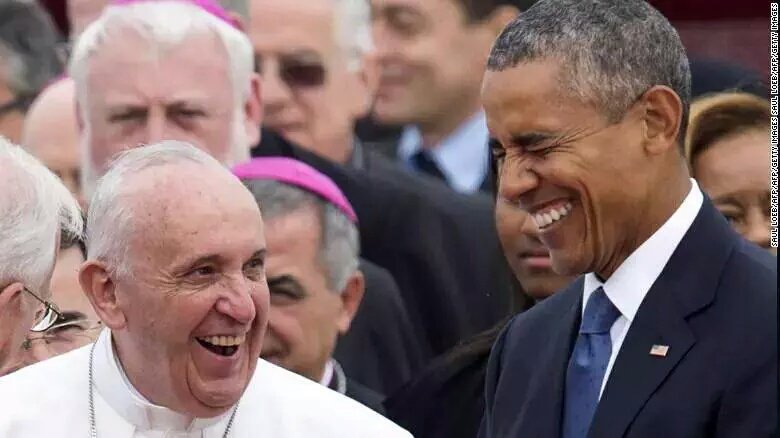 - Y va el tío y me dice que la Semana Santa de Málaga es más bonita que la de Sevilla.