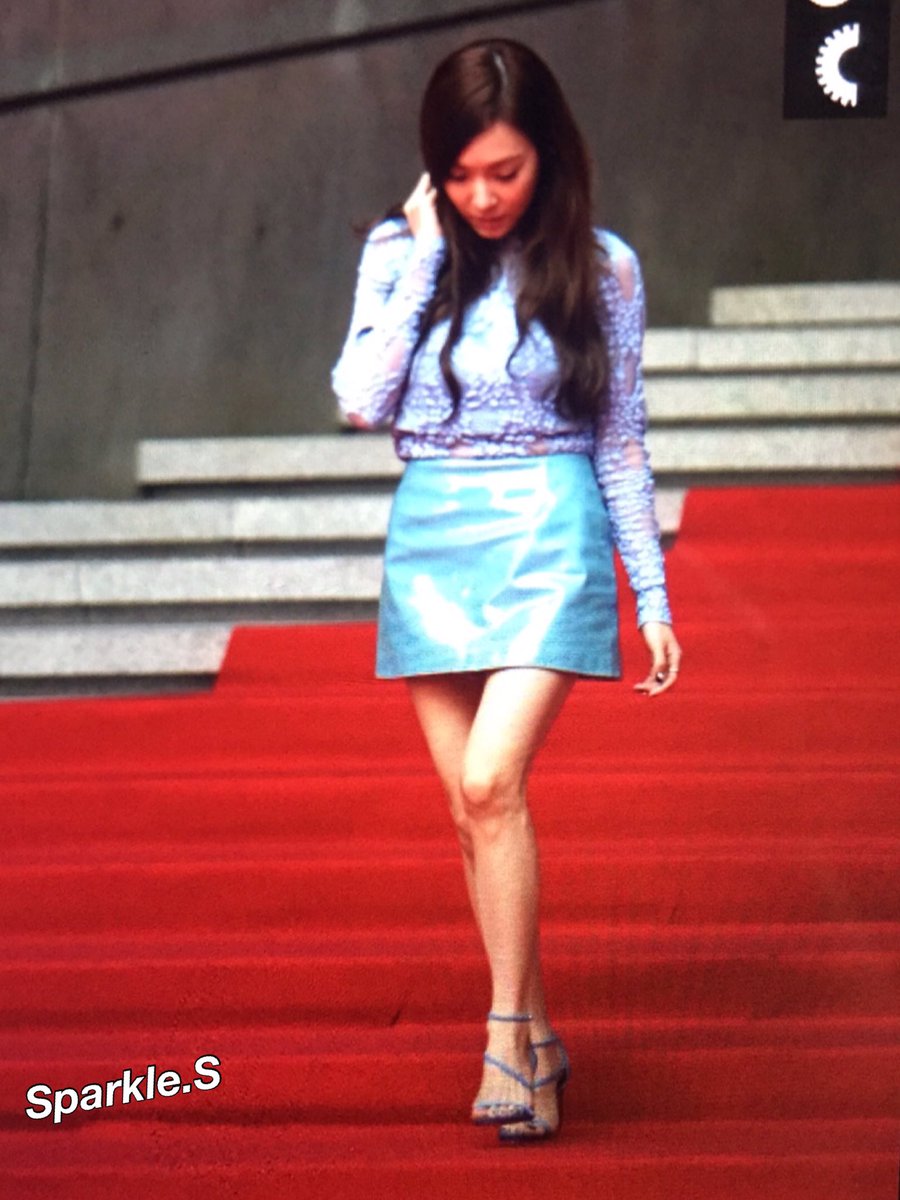 [PIC][23-04-2016]Tiffany tham dự Show diễn của thương hiệu "FleaMadonna" trong khuôn khổ "HERA SEOUL FASHION WEEK S/S 2016" vào chiều nay - Page 2 CeOe1drUIAAbD-m