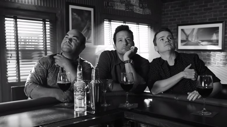 tevalachaine's tweet photo. #CougarTown Dédicace en chanson #OneLastPour #saison6 https://t.co/nOmKpGwh1C https://t.co/M8PGlptXrl