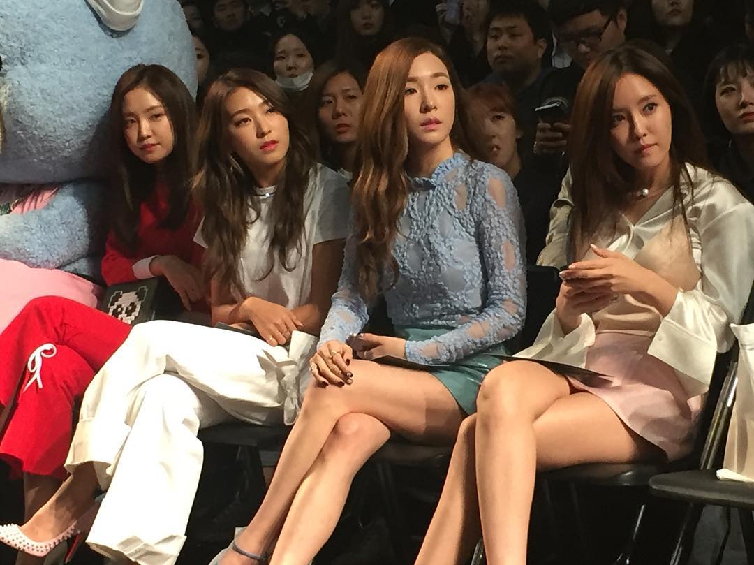 [PIC][23-04-2016]Tiffany tham dự Show diễn của thương hiệu "FleaMadonna" trong khuôn khổ "HERA SEOUL FASHION WEEK S/S 2016" vào chiều nay CeOhZ7cUYAAQCVE