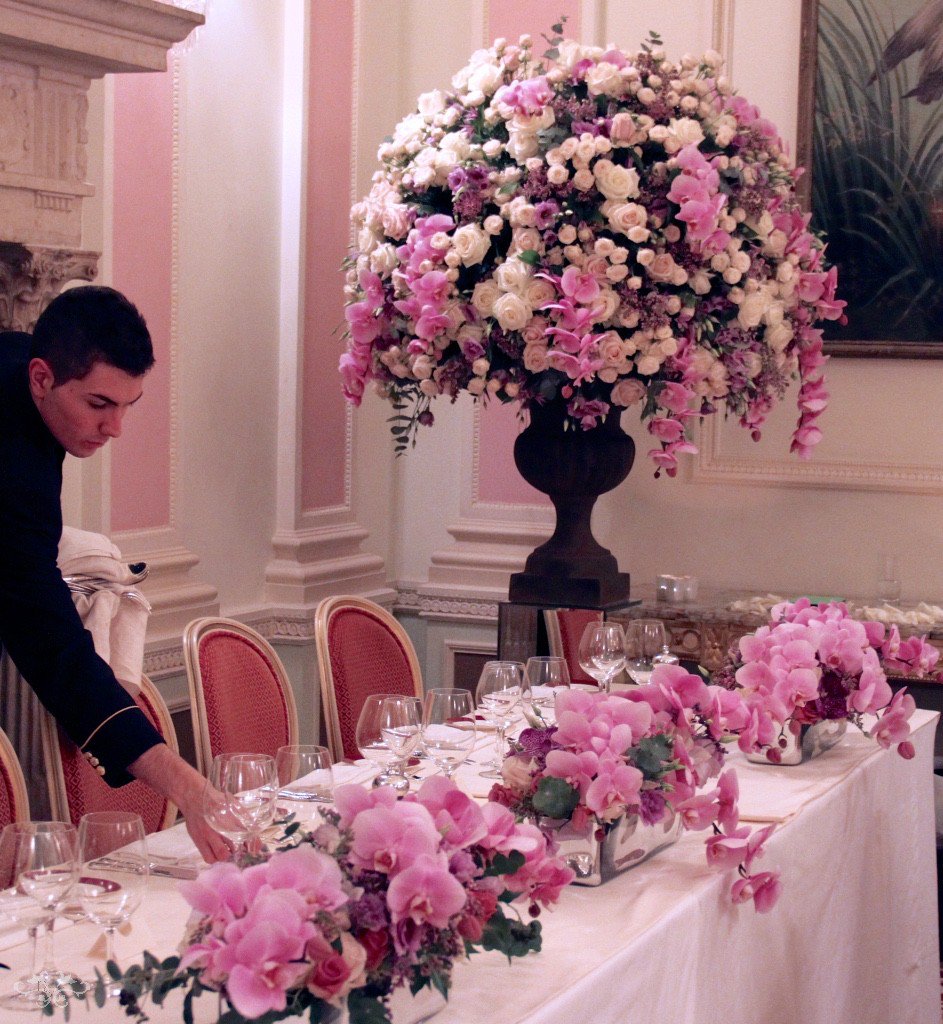 #weddingwednesday Ritz Hotel #wedding with pink #weddingflowers. More #luxury-weddings : ow.ly/ZQasW