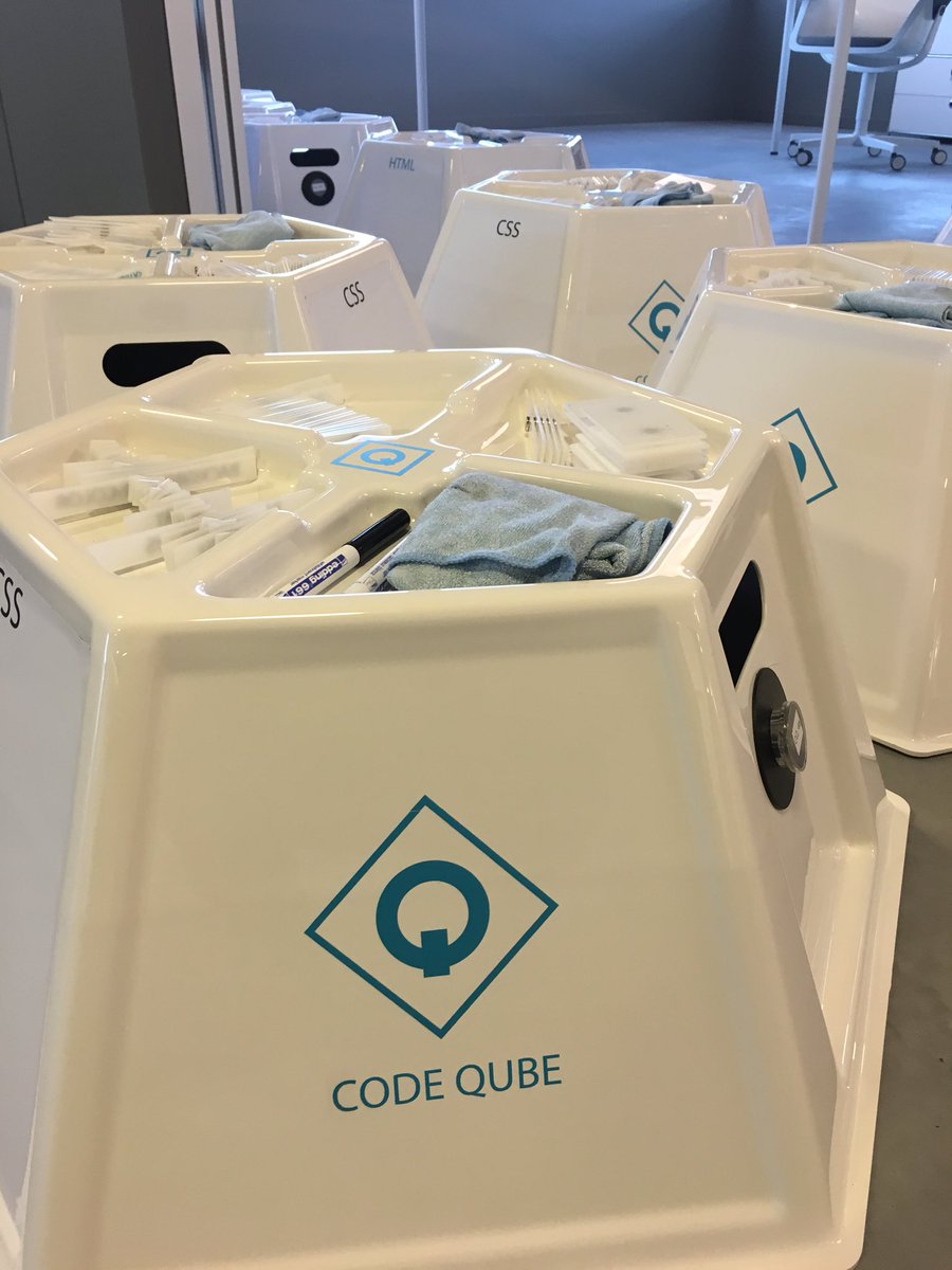codeqube's tweet image. De code qubes zijn weer terug van de eerste twee Pilots! Ready for the next! #cleaning #codeqube