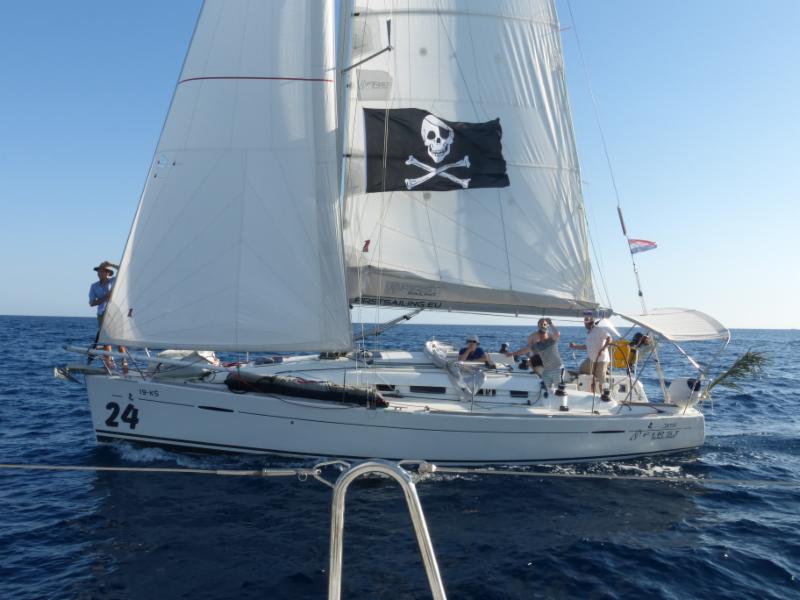 DatchetWSports's tweet photo. Easter Weekend Cross Channel Yacht Cruise Reduced Price / Greece in May Anyone? https://t.co/vf2UegdvvG https://t.co/HpwWCy6UnZ