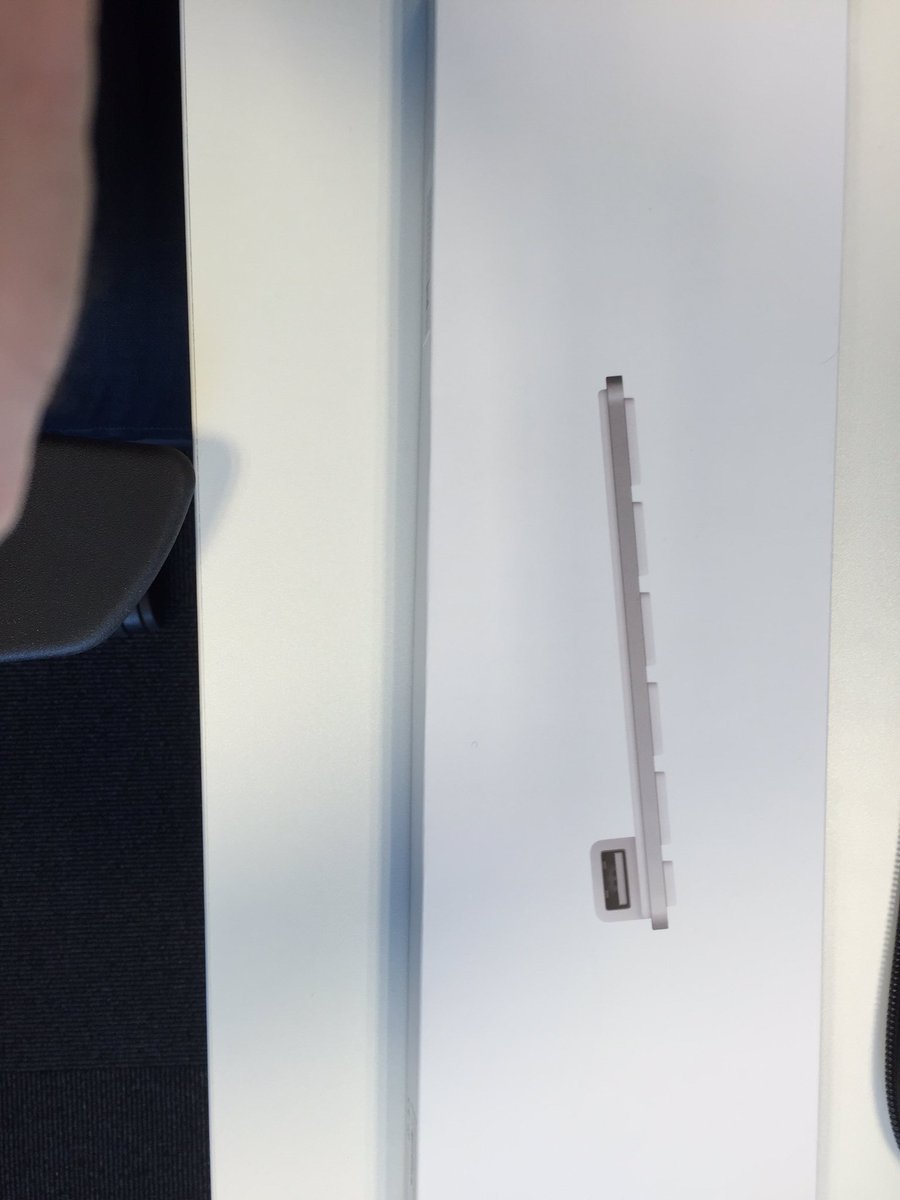 JoaoVasques's tweet photo. New toy.. Thanks @Talkdesk 😎☺️ #talkdesk #talkdeskengineering #apple #programming #startuplife #hack https://t.co/1Wi3ccevFI