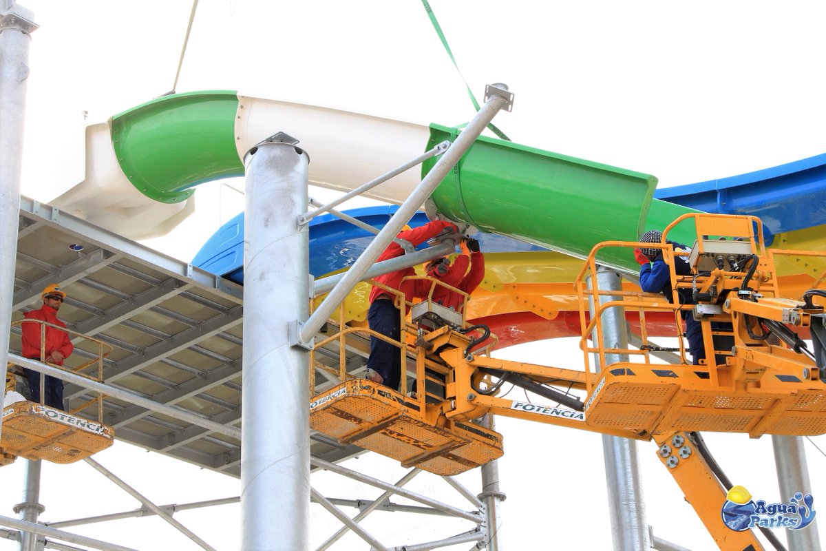 agua_parks's tweet photo. En Aguaparks hoy trabajamos desde las alturas para proporcionarte sensaciones de vértigo. Pídenos lo que quieras! https://t.co/QgmjlwMQkp