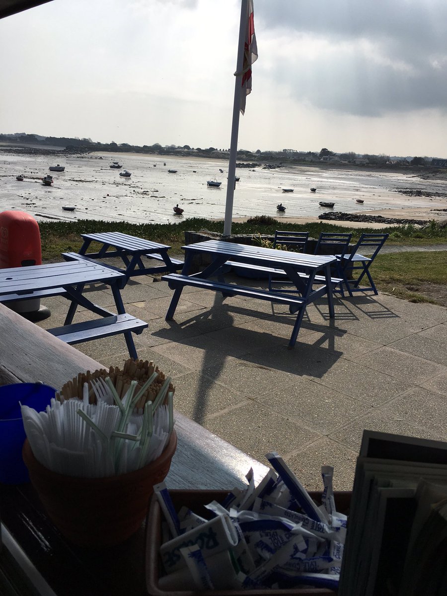 WardPhilippa's tweet photo. First day back at work 
#officewithaview https://t.co/efWAc4xCe0