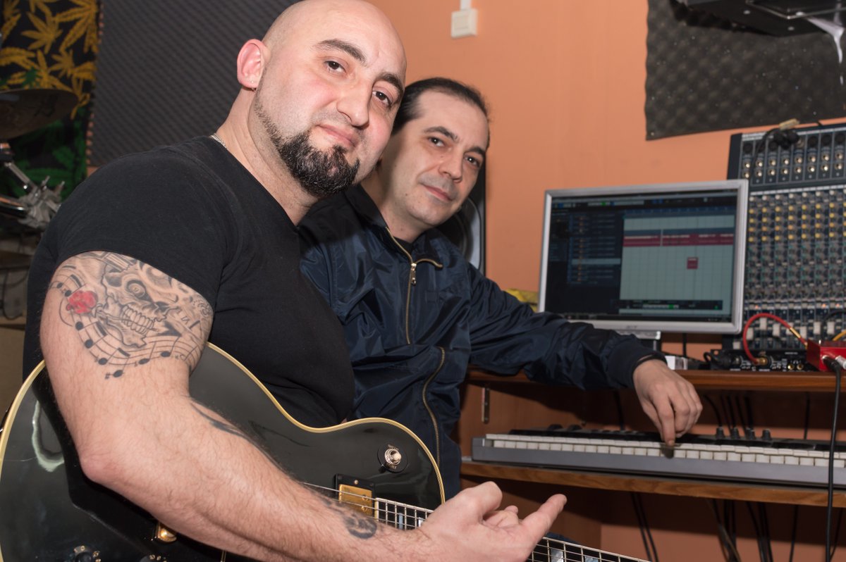 criptaband's tweet image. Empezamos con la pre-producción de las guitarras!