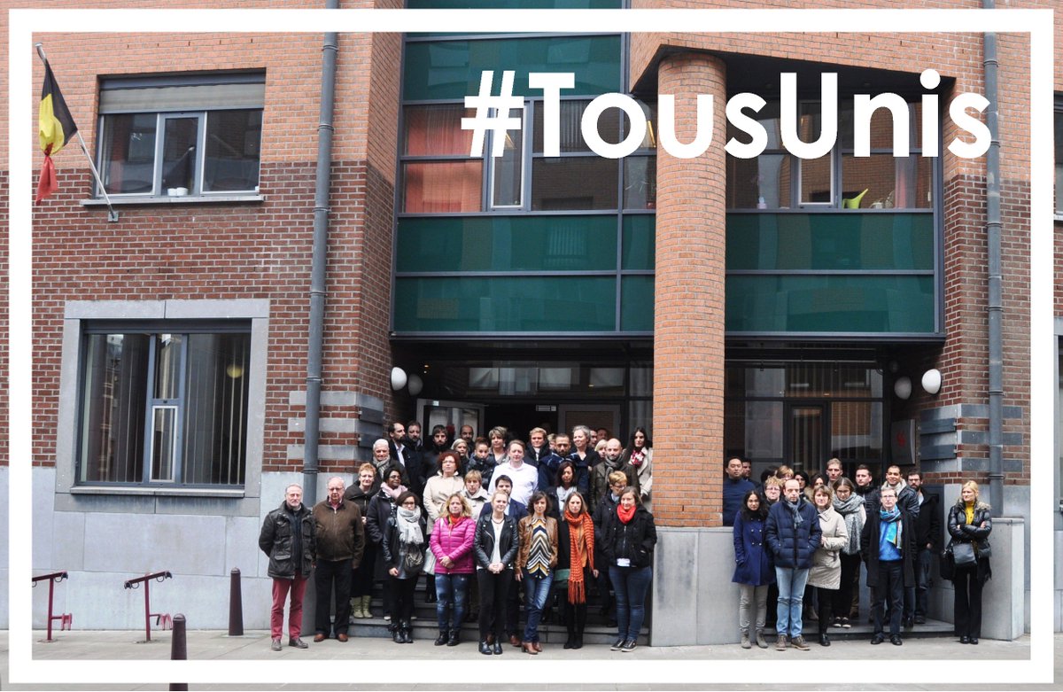 elianetillieux's tweet photo. En soutien aux victimes des attentats et à leur famille #minutesilence #TousUnis https://t.co/Dlbana6Vj7