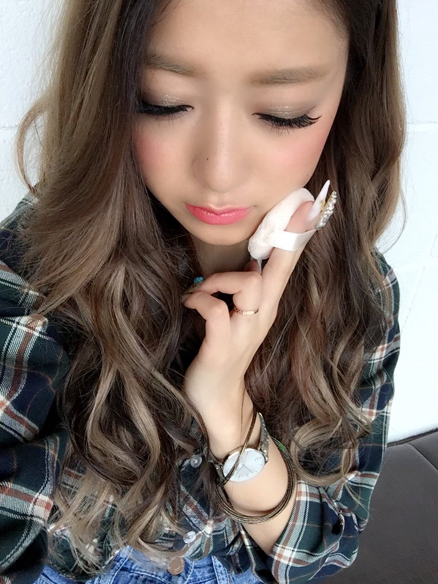 みちょぱ 池田美優 Twitterissa 最近ヴァントルテのファンデ使ってみてる これめっちゃ肌がきれいに見える しパフが気持ちい Oo何よりミネラルファンデだから敏感肌さんにはおすすめ T Co 0cpjgrzqkt T Co Clrvccrmbs