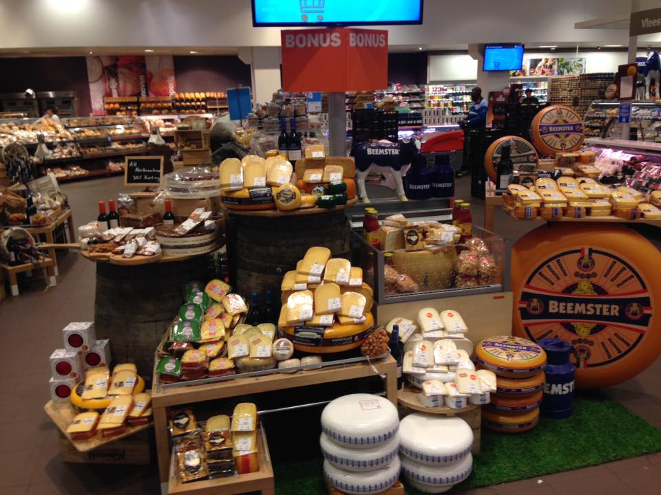 Bij <a href="/albertheijnvos/">Albert Heijn Vos</a> Haarlem Westergracht zijn ze klaar voor #Pasen. Schitterende kaaspresentatie met o.a. #Beemster