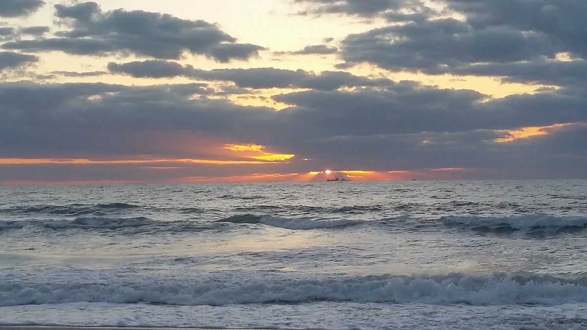 MeaganPrescott1's tweet photo. Cape Canaveral Beach!! #GDO #FOX35 #snapthesun @Fox35News https://t.co/wc0nsYeHU3