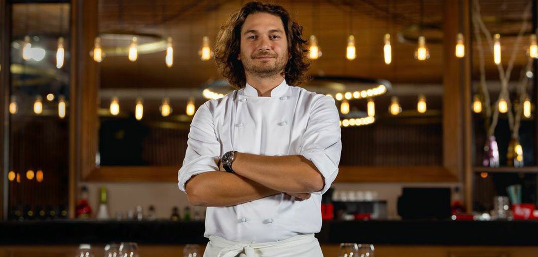 CitesteAltfel's tweet photo. Chef Florin Dumitrescu face legea in bucatarie https://t.co/v2ScjijnWD #chef #bucatarie #retete https://t.co/UShTFMqiYz