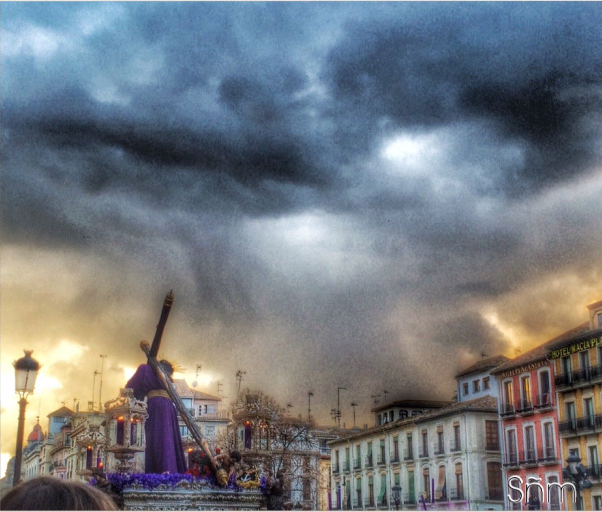 morenilla78's tweet photo. #martesSantoGranada @HdadEsperanza #GranPoderGranada #SemanaSantaGranada https://t.co/H3boA8pYiX