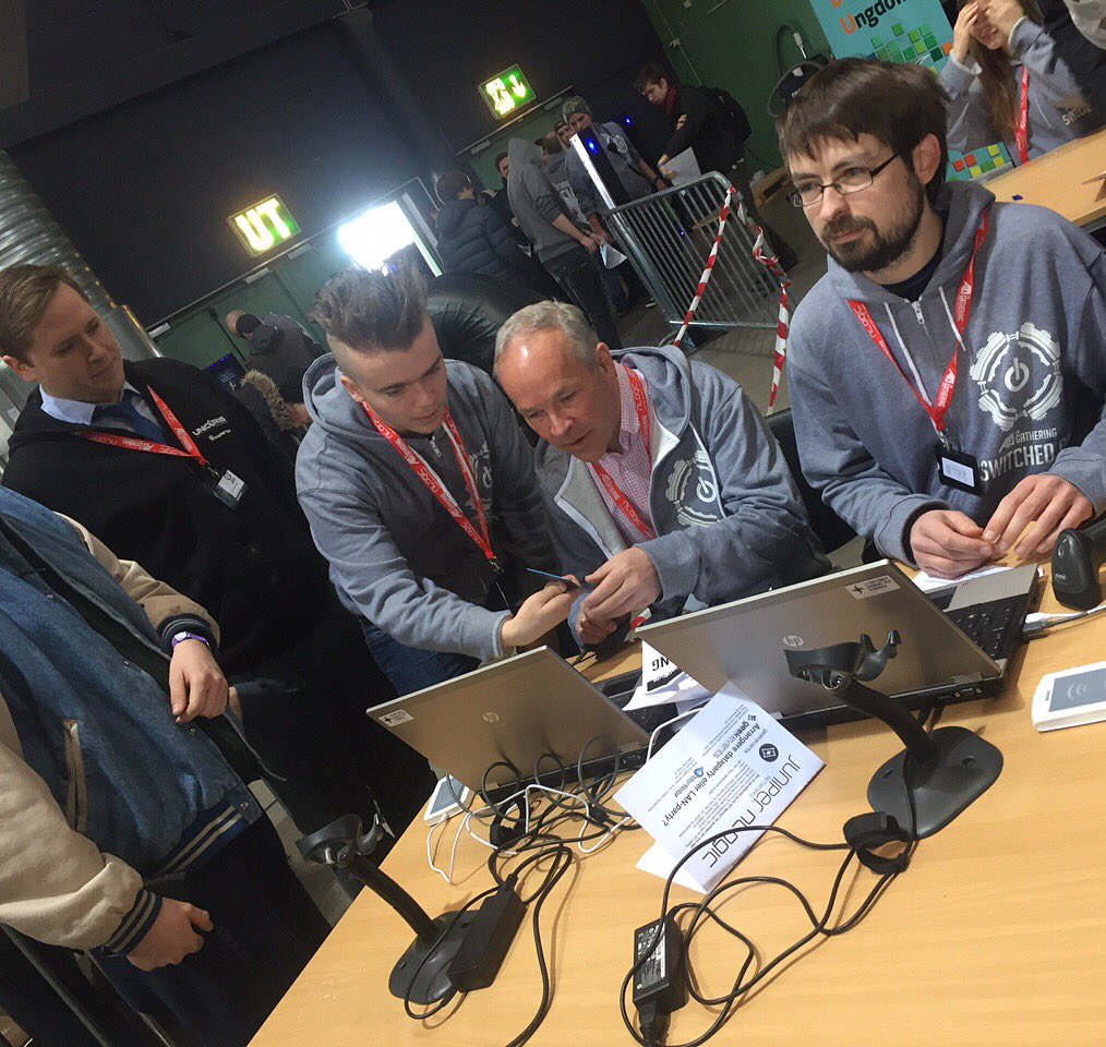 Ønsker alle gamere fine dager på #tg16 #thegathering2016 Takk til 400 frivillige som gjør det mulig <a href="/jantoresanner/">Jan Tore Sanner</a>