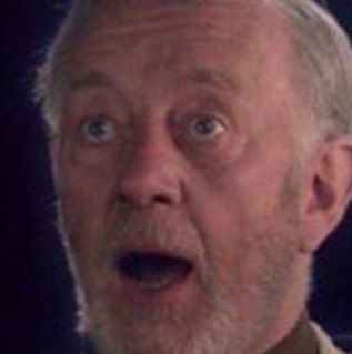 12DAYSTARWARS's tweet image. The look on Obi Wan's face when he learned that Jar Jar was still a Senator on Naboo!
