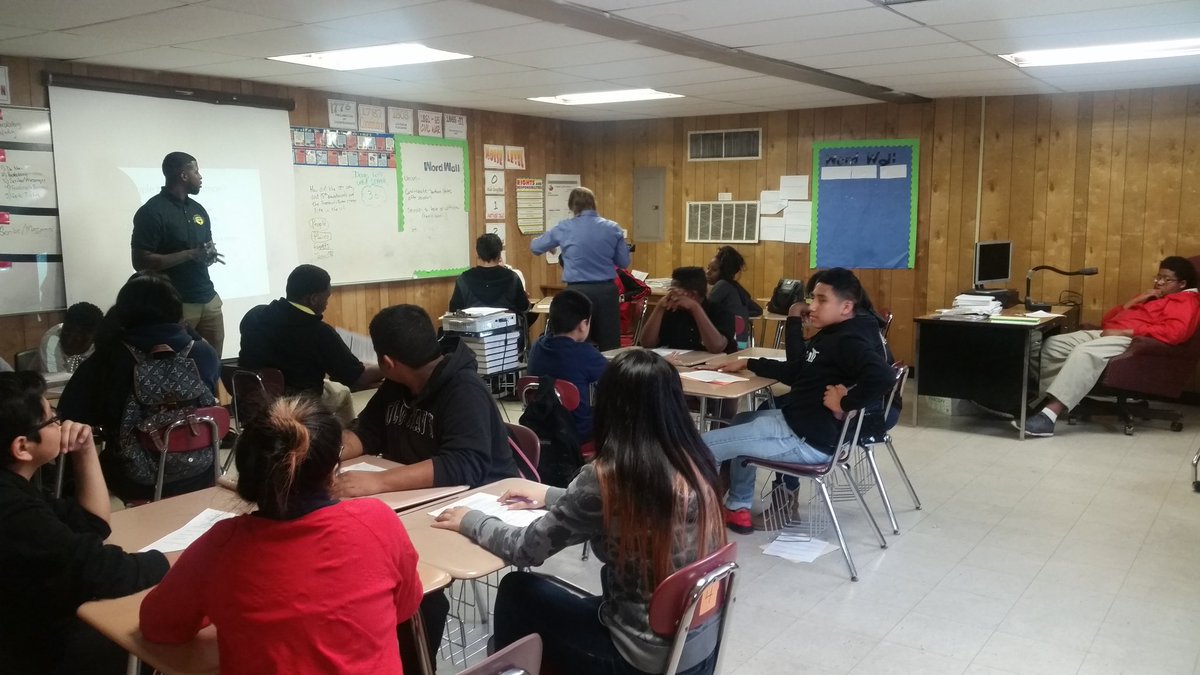 montra_rogers's tweet photo. I leave this class happy each and every time! #hisdsocialstudies #mastercourselessons
#upbyten https://t.co/EKg391Cp2e