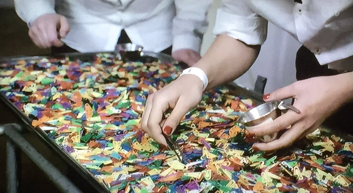 Chihiro En Twitter 独裁者の部屋 の二グロボールってお菓子 コレかな スウェーデン語の辞書によると 二グロは黒人という意味の差別的な言葉だから チョコレートボールと言い換える様に と書いてある Choklad チョコレート 独裁者の部屋 T Co