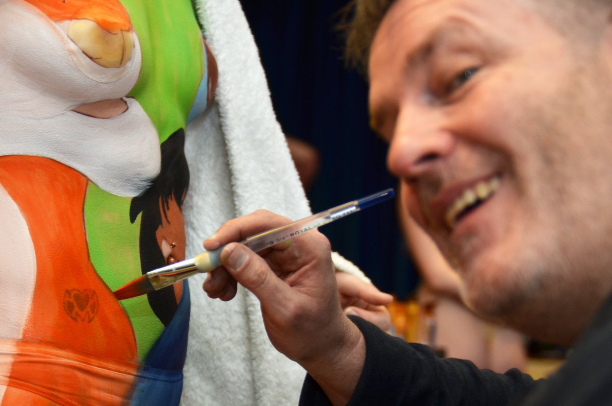 MidlandsBP's tweet image. Bodyart creates smiles 😀 #MidlandsBodypaintProject