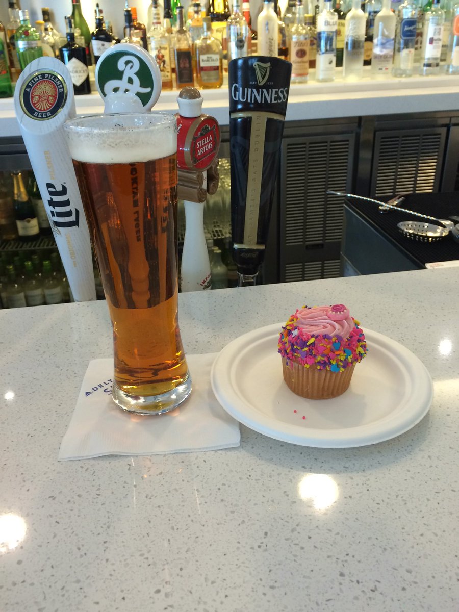 At #DeltaSkyClub and this is how I'm treated on my birthday. #Thanks #Delta