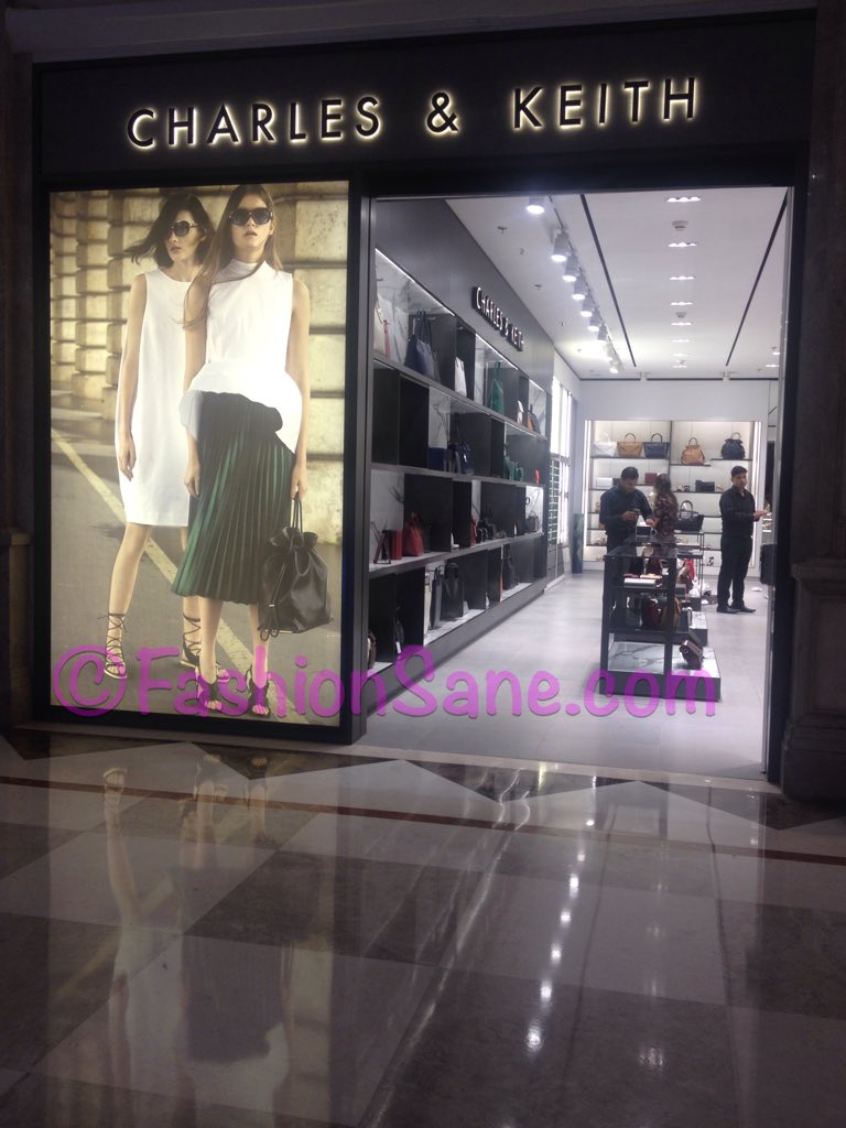 FashionSaneCom's tweet photo. @Charles_Keith new location at ground floor @PromenadeDLF @SoDelhi https://t.co/Oo7rYigyK8 https://t.co/BvKDroFQLg