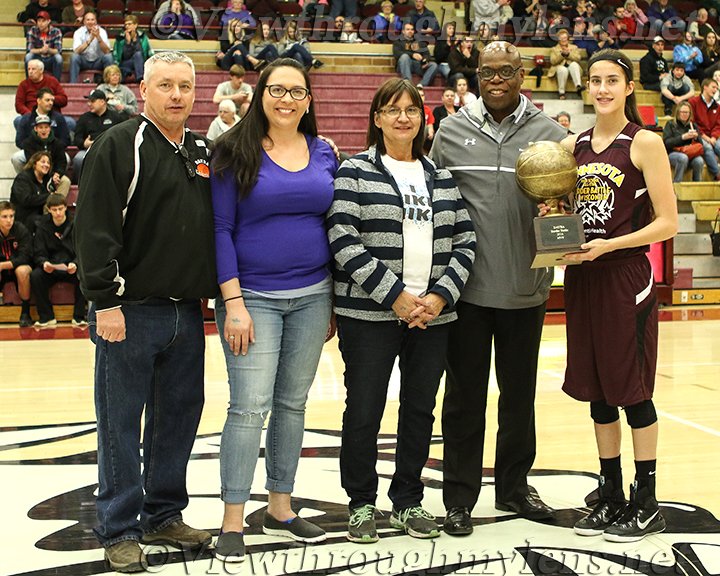 DHMN_Photos's tweet photo. Tuesday night's #DAYBA #BorderBattle girls' "Mike Gerber MVP" trophy winner Chelsea Mason @MIBGBB @Mason00Tony https://t.co/rXdoox9aRl