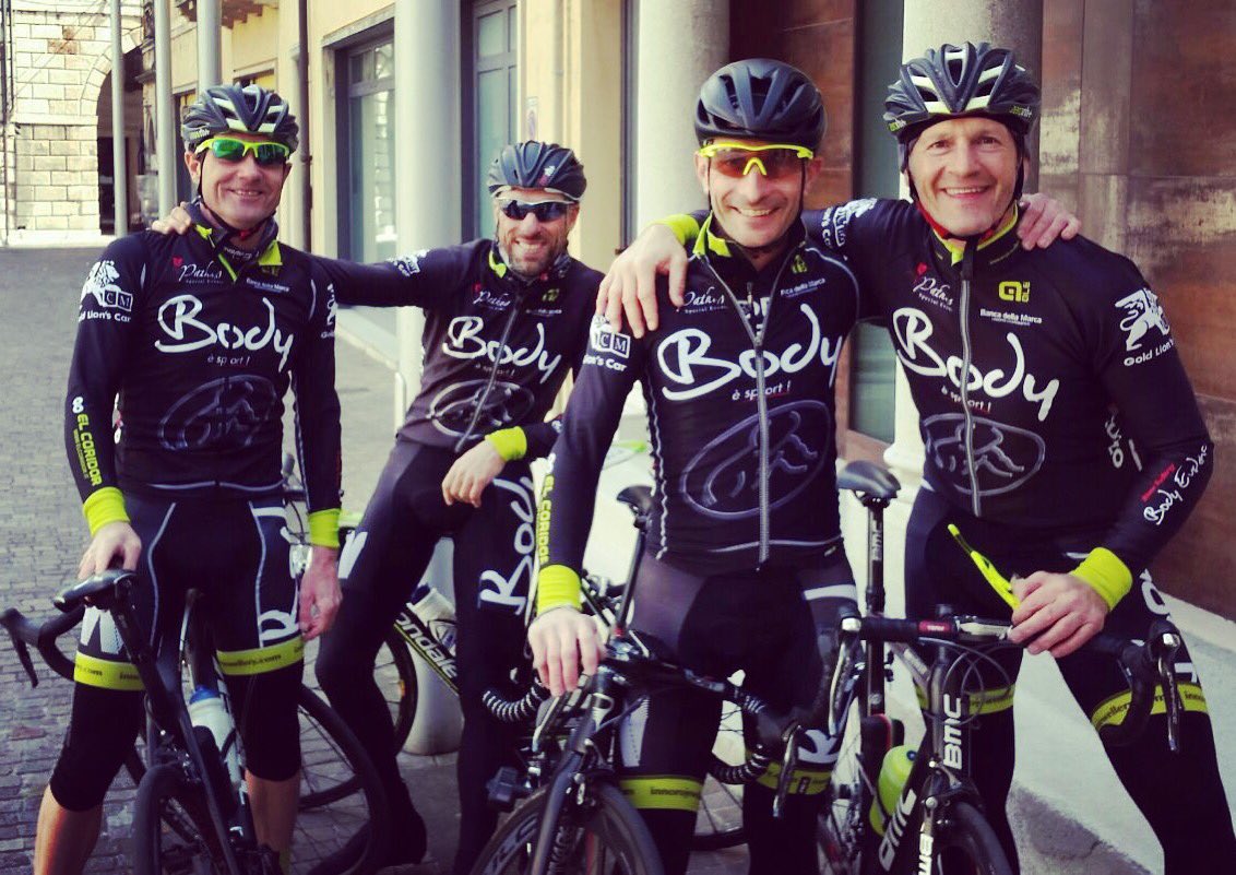 Bodyevidence2's tweet photo. Che squadron!
#bodyevidence #squadra #team #ciclismo https://t.co/OxFezDl6XQ