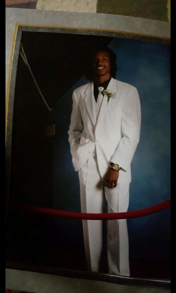 dhs_events16's tweet photo. Guess Who ? !! He was a Doss football player 📷.. https://t.co/wqxVzp2Fw8